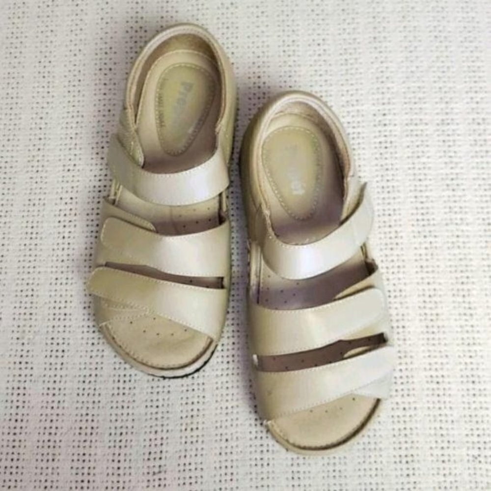 Propet Sz. 6 Cream Leather Adjustable Closure Sandals